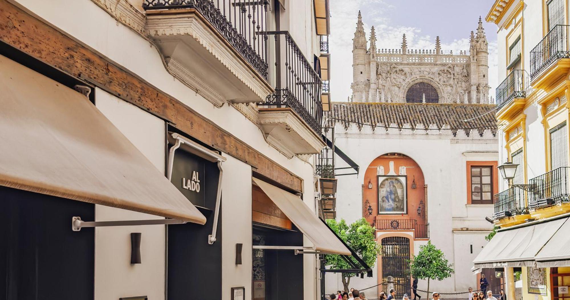 Eme Catedral Mercer Hotel Севиля Екстериор снимка A shop in Granada, Spain