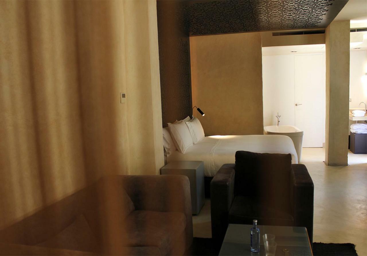Eme Catedral Mercer Hotel Севиля Екстериор снимка A room at the hotel