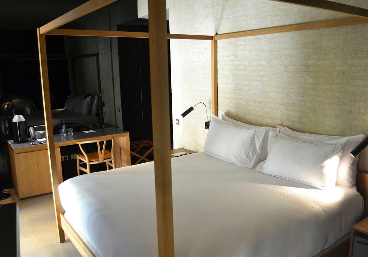 Eme Catedral Mercer Hotel Севиля Екстериор снимка A room at the hotel