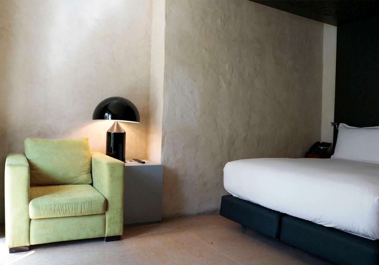 Eme Catedral Mercer Hotel Севиля Екстериор снимка A room at the hotel