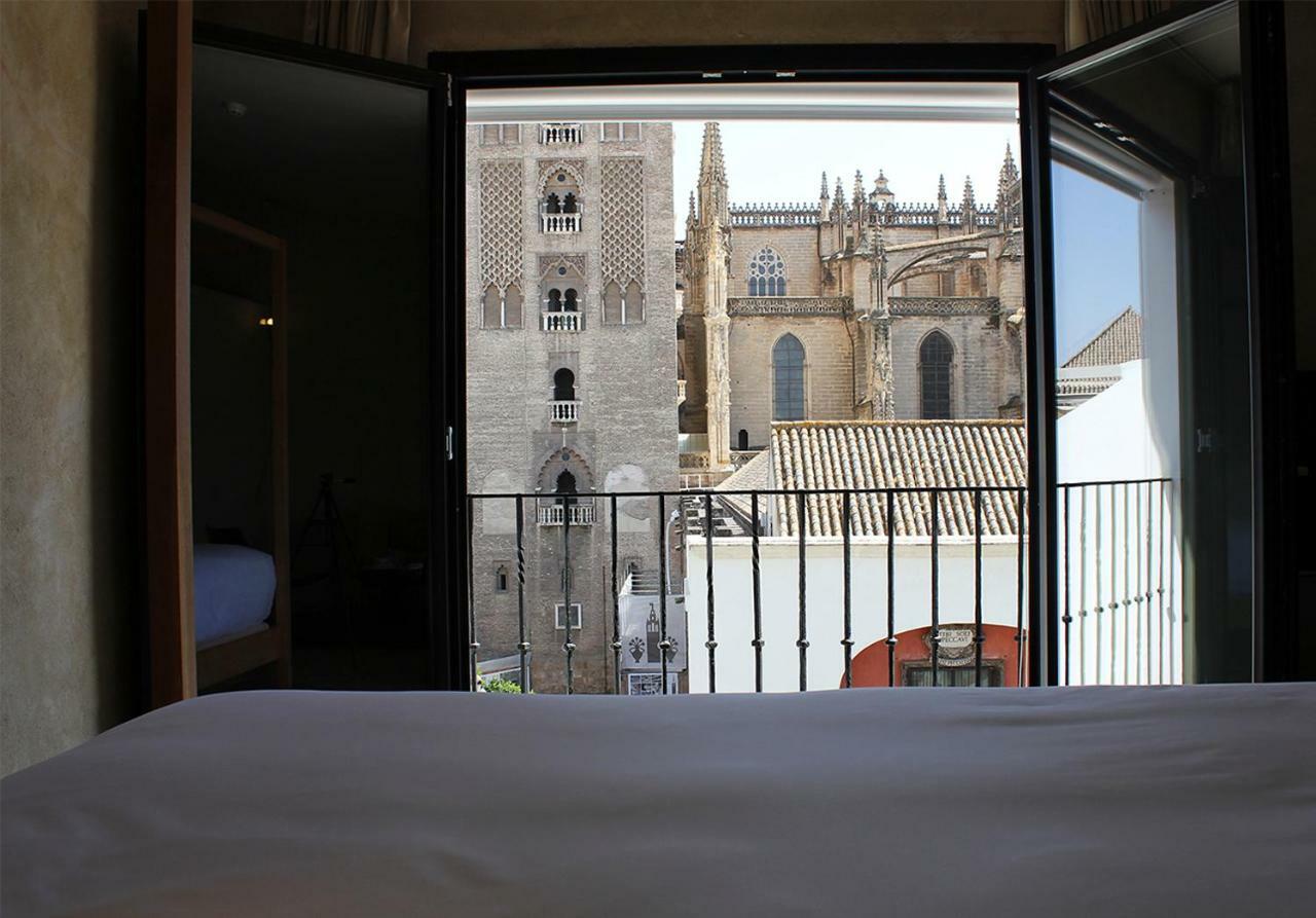 Eme Catedral Mercer Hotel Севиля Екстериор снимка View of the Cathedral of Seville from the hotel